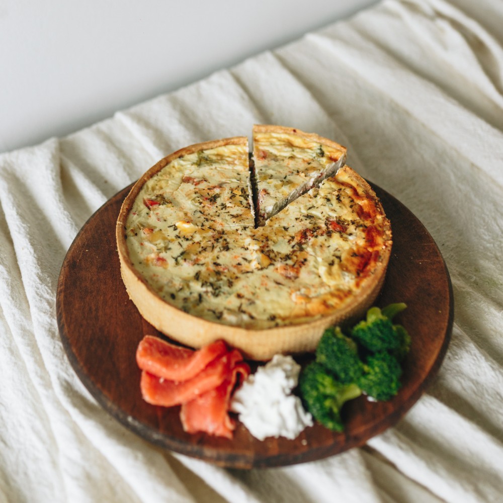 Пирог открытый "Киш с красной рыбой и брокколи" 2