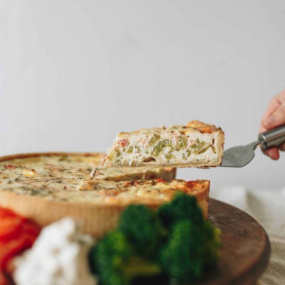 Пирог открытый "Киш с красной рыбой и брокколи" 3